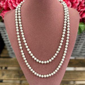 Collar largo de perlas clásicas