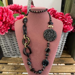 Collar piedras negras