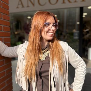 Cahqueta torera con flecos y tachuelas