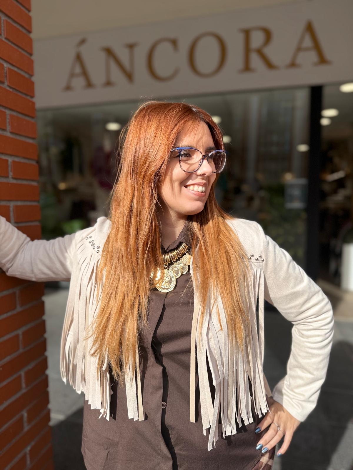 Cahqueta torera con flecos y tachuelas