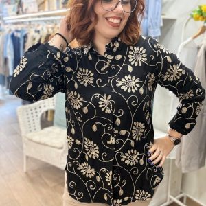 Camisa bordada negra y dorada
