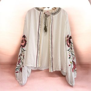 Cahqueta boho con mangas bordadas